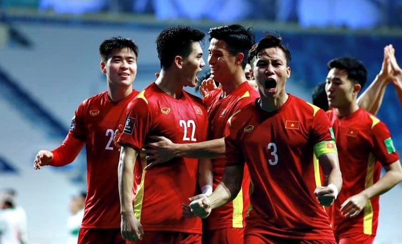 viet-nam-vung-vang-truoc-uae-thai-lan-vo-mong-world-cup