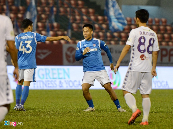 Mac Hong Quan scored the opening goal for Than Quang Ninh. Photo: Zing