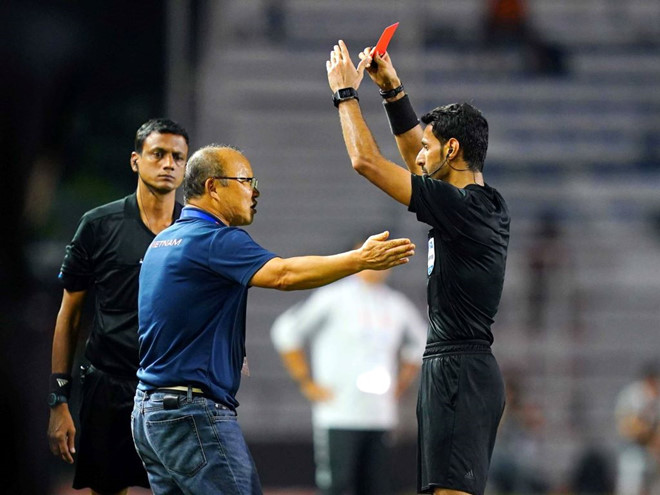 Park Hang-seo received a red card in the 30th SEA Games final.
