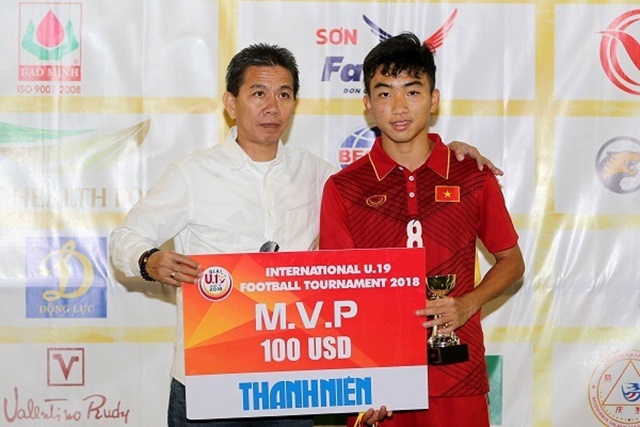 Tran Cong Minh (8) was also enticed by Huynh Van Tien to participate in the match settlement.