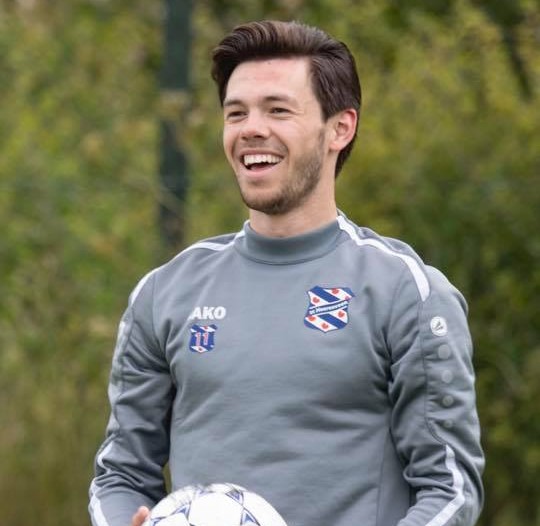 Mitchell van Bergen's cheerful smile. After the difficulties due to the cancellation of the Dutch League, the players, fans and the teams remain optimistic waiting for the return.