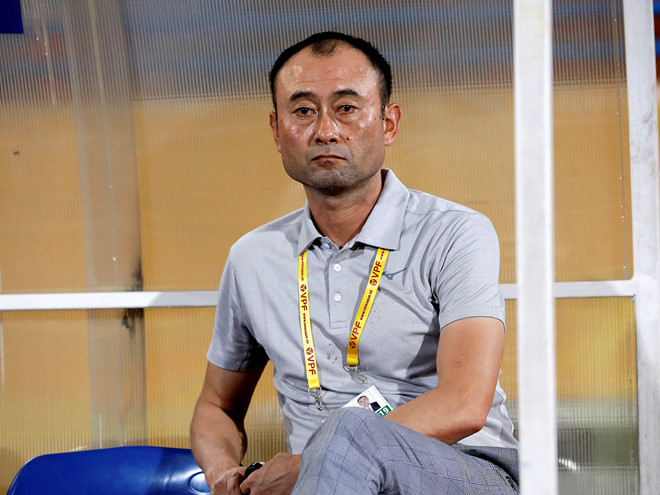 Coach Lee Tae-hoon and HAGL are going through a difficult time.