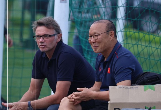 Coach Park and Troussier are actively seeking talent replacing Quang Hai and Cong Phuong