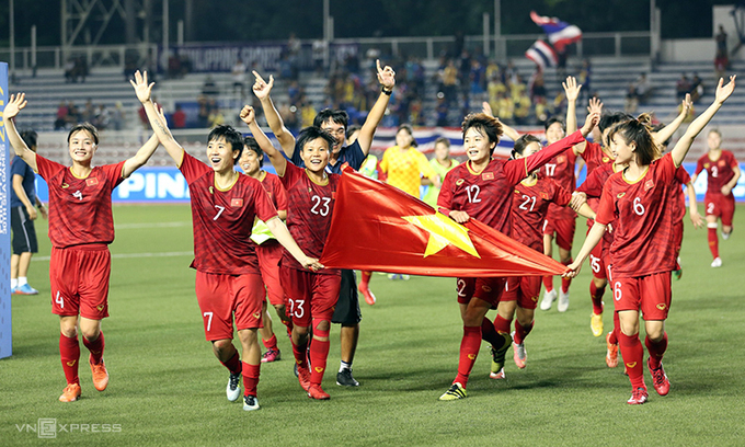 Vietnamese women football team celebrate after winning gold medal at SEA Games 30 in the Philippines, December 8, 2019. 