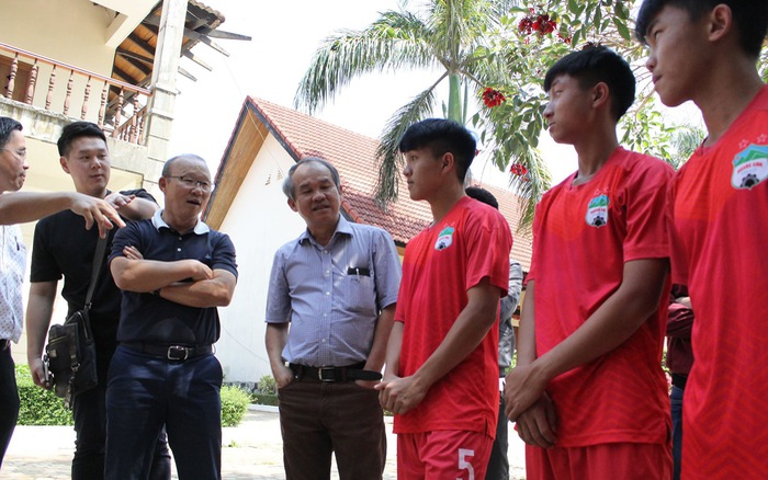 Coach Park Hang Seo called many players of HAGL to U22 Vietnam.