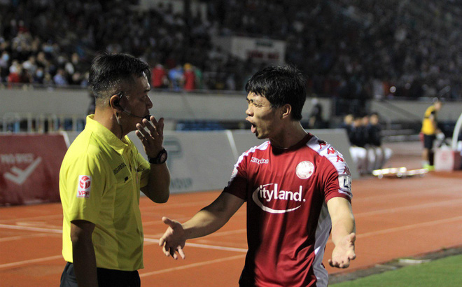 Cong Phuong complained about the referee's decisions