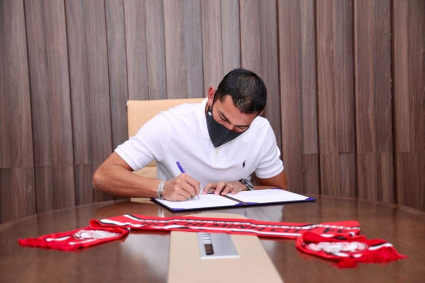 Ariel signed a contract with Ho Chi Minh City