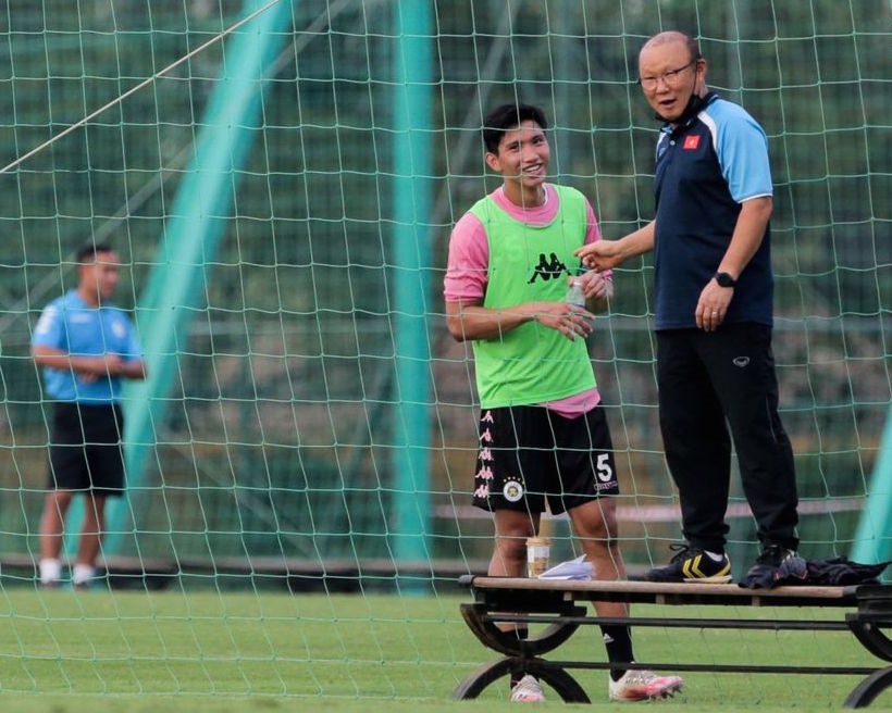 Van Hau talked to Coach Park