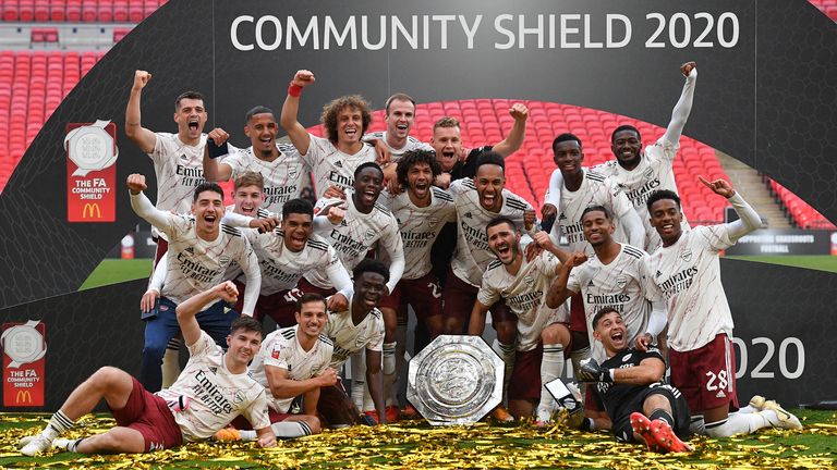 Arsenal ăn mừng chiến thắng Community Shield 2020 trước Liverpool