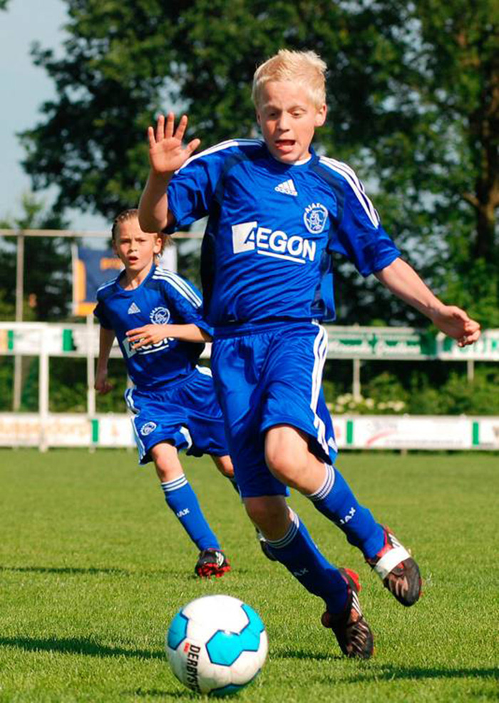 Donny van de Beek khi còn là cậu nhóc ở Học viện Ajax (Ảnh: Ajax)