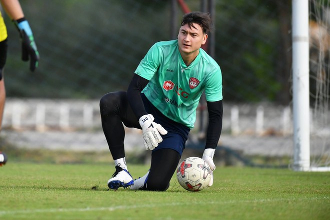 dang van lam, dt thai lan, akira nishino, muangthong united