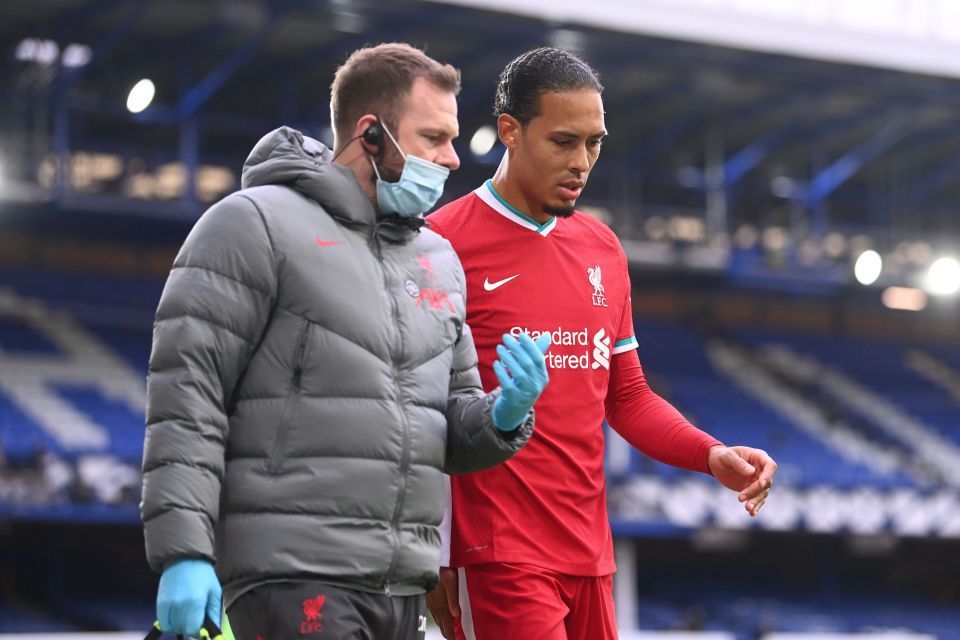 liverpool-gap-hoa-lon-van-dijk-nghi-het-mua-giai-1