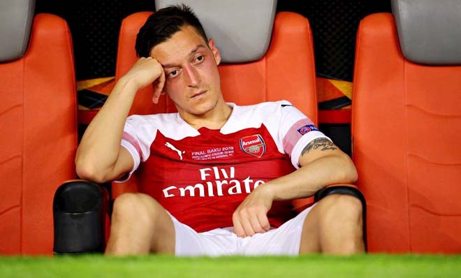 Tin-HOT-bong-da-sang-21-10-Arsenal-gay-soc-loai-Ozil-khoi-danh-sach-Ngoai-hang-Anh-ozil-xuc-pham-emery-ngay-roi-arsenal-gan-ke-anh-1-1603214560-626-width660height398