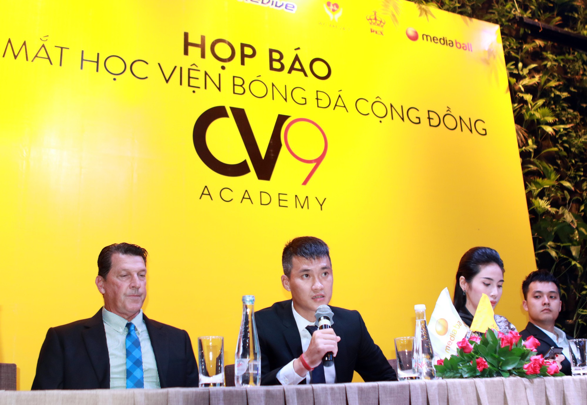 ra-mat-hoc-vien-cv9-cong-vinh-tra-loi-hop-bao-15252420271171204833663