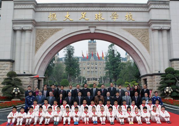 real-madrid-president-florentino-perez-visits-guangzhou-152228628258095988023
