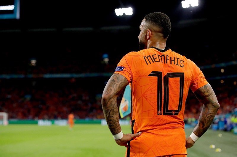 Memphis Depay gia nhập Barcelona theo bản hợp đồng có thời hạn hai năm