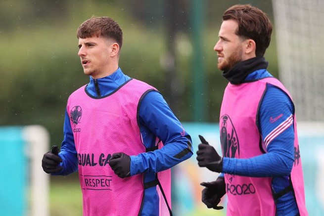 Ben Chilwell và Mason Mount đang bị cách ly sau khi tiếp xúc với Billy Gilmour