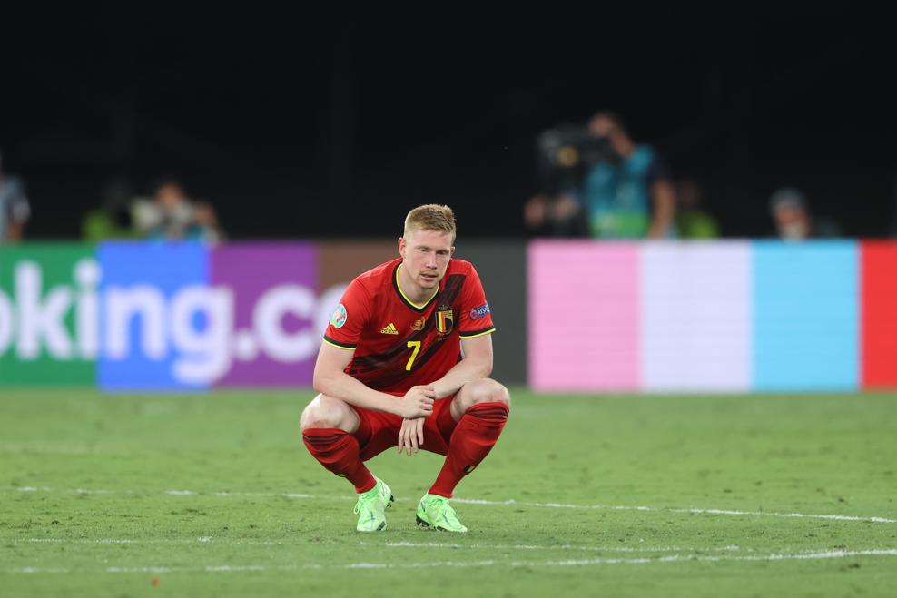 Kevin De Bruyne dính chấn thương trong hiệp hai trận đấu với Bồ Đào Nha