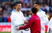 Huyền thoại Man United: 'Ronaldo chưa đủ đẳng cấp như Messi'