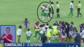 VIDEO: Thua trận, nữ cầu thủ cởi phanh áo, lao vào đuổi đánh trọng tài ngay trên sân
