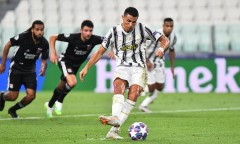 Ronaldo phá kỷ lục trong ngày buồn của Juventus