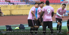 VIDEO: Đức Huy và Rimario 'tấu hài' khiến đồng đội không nhịn được cười