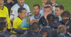 Messi ch.ửi thẳng mặt HLV đội bạn sau trận thắng tại VL World Cup