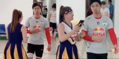 VIDEO: Đang bận nhai táo, Công Phượng lạnh lùng với fan nữ, nhất quyết không chụp ảnh trước trận