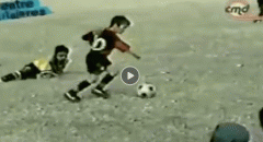 VIDEO: Tư liệu hiếm về màn trình diễn của thiên tài Messi hồi 8 tuổi