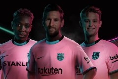 Leo Messi gượng cười trong mẫu áo mới của Barca