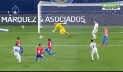 VIDEO: Pha phạm lỗi vô duyên khiến siêu sao Messi bị tước mất bàn thắng