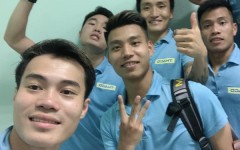 VIDEO: Xuân Trường 'ép' đồng đội nghe mình cover bản hit của Sơn Tùng M-TP
