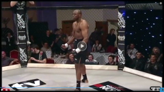 VIDEO: Võ sĩ MMA hạ đo ván đối thủ chỉ sau 12 giây
