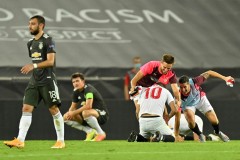 Gục ngã trước Sevilla, MU hoàn tất 'hat-trick' đáng quên