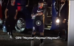 VIDEO: CĐV PSG réo tên Neymar sau khi để lỡ chức vô địch Champions League