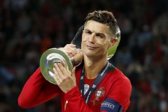 Cristiano Ronaldo nhận tin dữ trước thềm UEFA Nations League