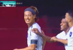 VIDEO: HLV Campuchia 'miệt mài' ghi bàn tại Brazil dù đã bước sang tuổi 34