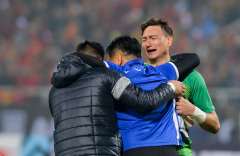 Gia nhập ông lớn Nhật Bản, Văn Lâm vẫn bị đánh giá không bằng thủ môn thử việc của Thanh Hoá