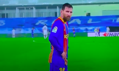 VIDEO: Messi 'run cầm cập' vì mưa lạnh trong trận El Clasico đáng quên