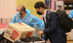 ĐT Việt Nam bị 'người đàn ông lạ mặt' tiếp cận ngay ở sân bay Dubai