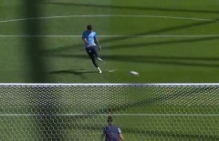 VIDEO: Sợ giống De Gea, thủ môn của Man City tập sút penalty trước trận Chung kết C1