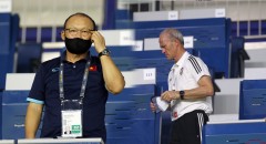 Sợ “lộ bài”, HLV Park Hang Seo từ chối ngồi gần trợ lý tuyển UAE