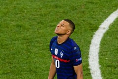 'Tội đồ' Mbappe không thể chợp mắt nổi sau pha sút hỏng pen khiến ĐT Pháp rời EURO 2020