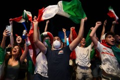 VIDEO: CĐV Italy 'đi bão' mừng chiến thắng ngay tại London nước Anh