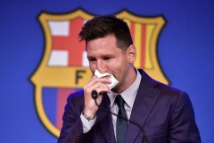 VIDEO: Messi 'khóc như mưa' trong buổi họp báo chia tay Barcelona