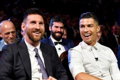 Messi và Ronaldo vắng mặt trong đề cử Cầu thủ xuất sắc nhất mùa của UEFA