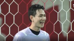 VIDEO: Thủ môn Hàn Quốc thè lưỡi khiêu khích đối thủ trước khi cản 11m