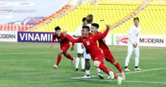 'Cầu thủ vàng' của dân tộc Tà Ôi tiếp tục được khen thưởng