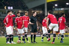 NÓNG: Trận đấu của MU chính thức bị hoãn, Ngoại hạng Anh nguy cơ tạm dừng