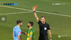 VIDEO: Lừa thủ môn đội bạn khi sút penalty, cầu thủ nhận thẻ đỏ rời sân trong tức khắc